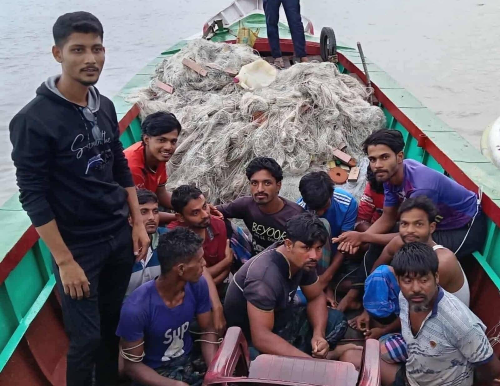 বাকেরগঞ্জে মৎস্য অভিযানের ট্রলারে জেলেদের হামলা, ১১ জন আটক