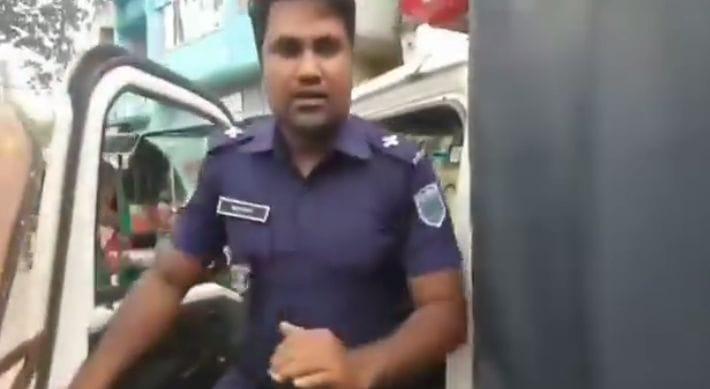 নাটোরে সাংবাদিকের ক্যামেরা কেড়ে নিলেন এএসআই হাসান, মামলা দেওয়ার হুমকি!