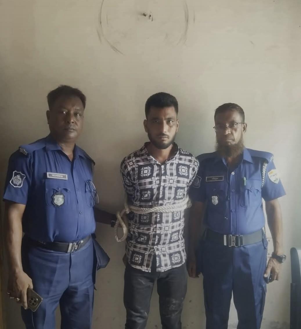 কুষ্টিয়ায় ট্রেনে ছিনতাই চক্রের সদস্য আটক