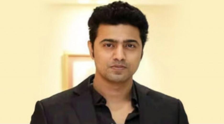 ওপার বাংলার তারকা জুটি দেব–রুক্মিণীকে ঘিরে নতুন আলোচনা, ‘প্রজাপতি ২’-এ ব্যস্ত দেব